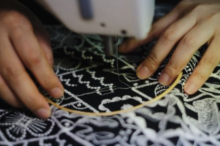 【美術ライターが選ぶ11月のアート展】ミナ ペルホネン、いわさきちひろ…「おしゃれの秋」に行きたい展覧会