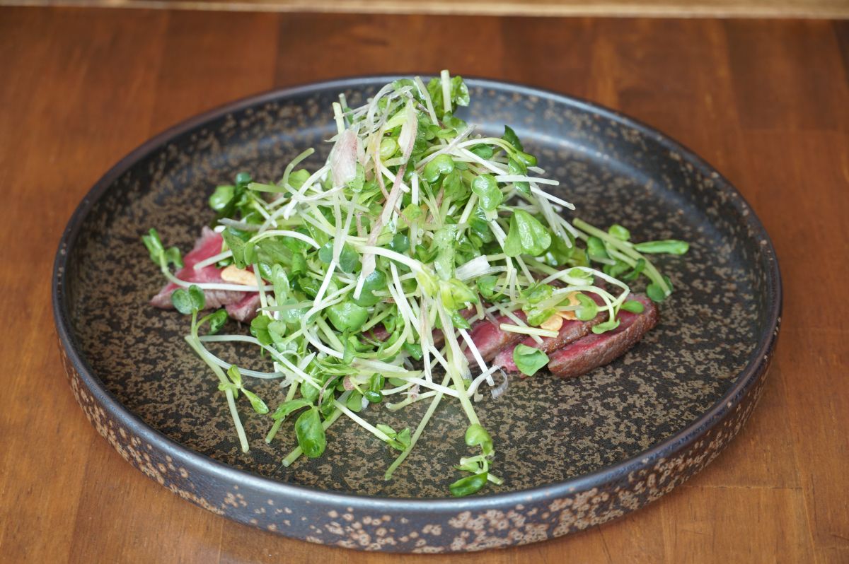 「鹿児島産黒牛のたたき」（3080円）