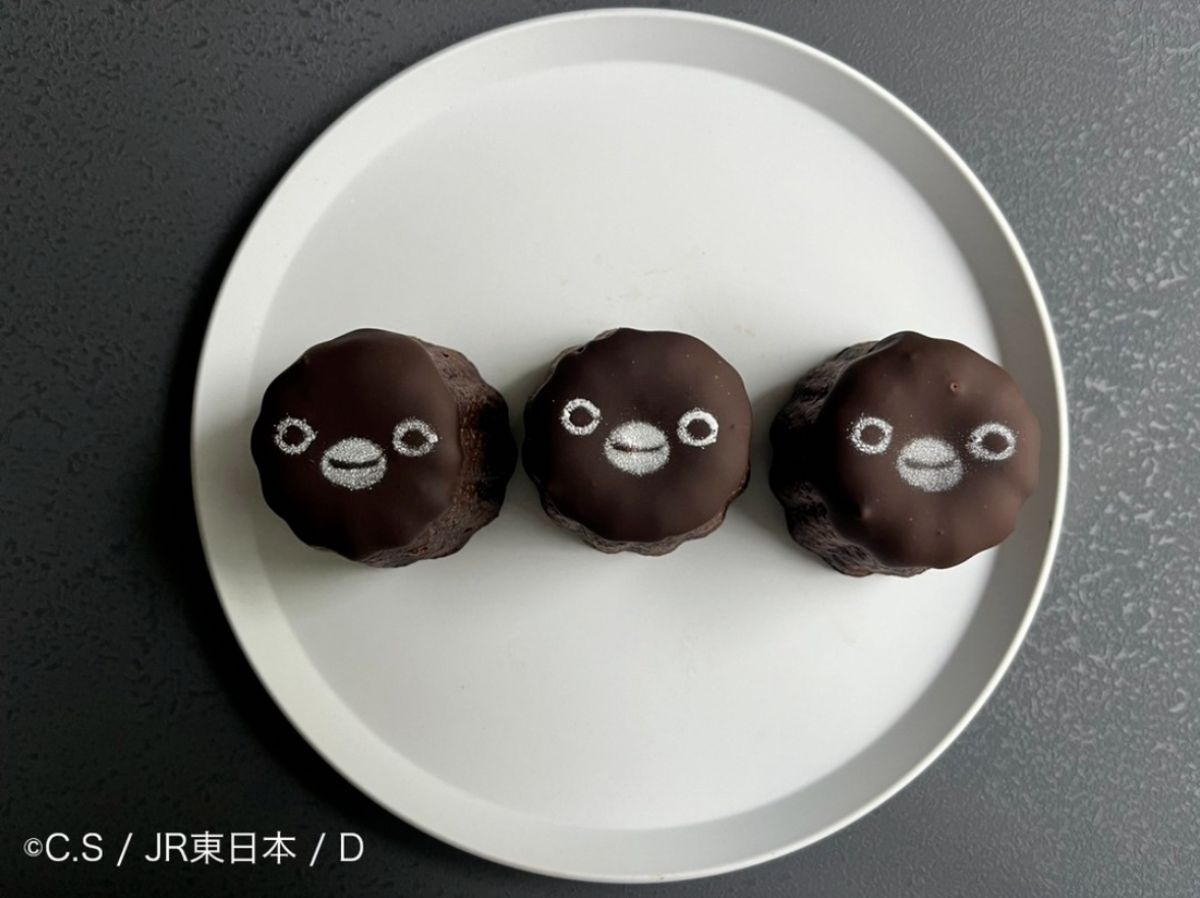 【グランスタ東京・限定】「Suicaのペンギンカヌレ」640円  ※現在セット売りのみ、上記は2025年12月1日（月）以降の単品価格となります。