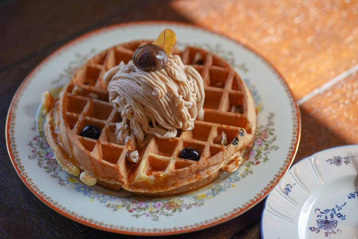 「季節限定　モンブランのワッフル」1600円（例年10月中旬〜11月下旬頃）