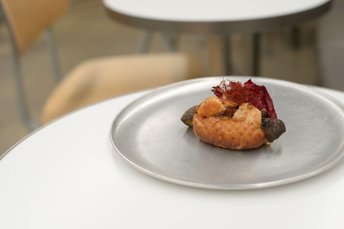 「京茄子そぼろあんドーナツドッグ」518円