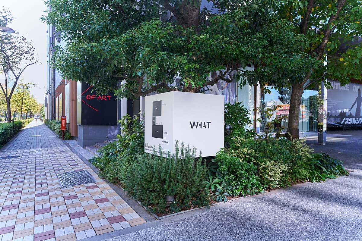 「WHAT MUSEUM」のサイン