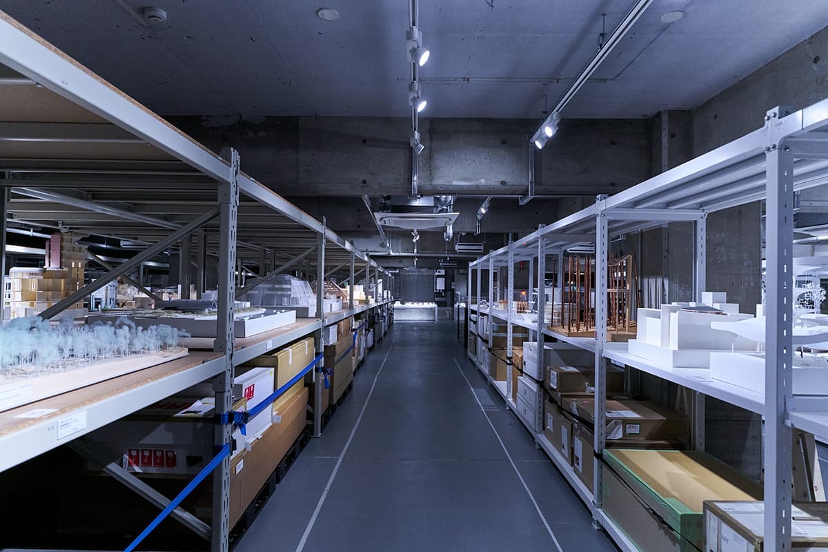 「建築倉庫」の内観