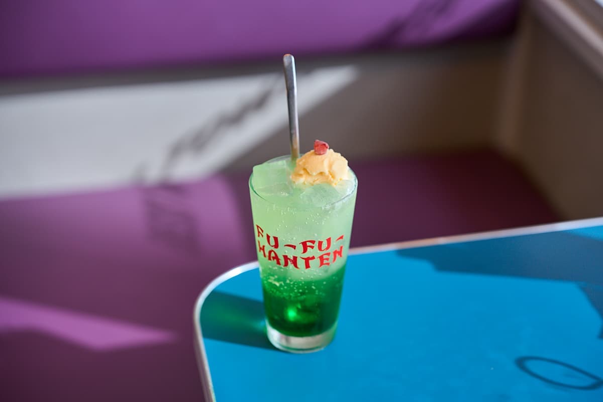 「大人のメロンクリームソーダ」680円（アルコール入りは780円）