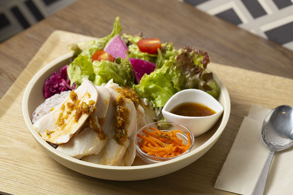 「国産鶏むね肉のW麹プレート」