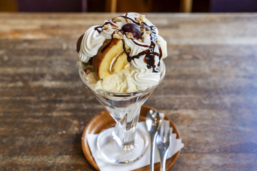 「ローレライA」850円。トッピングのケーキはその時々でかわりますが主にフルーツ系