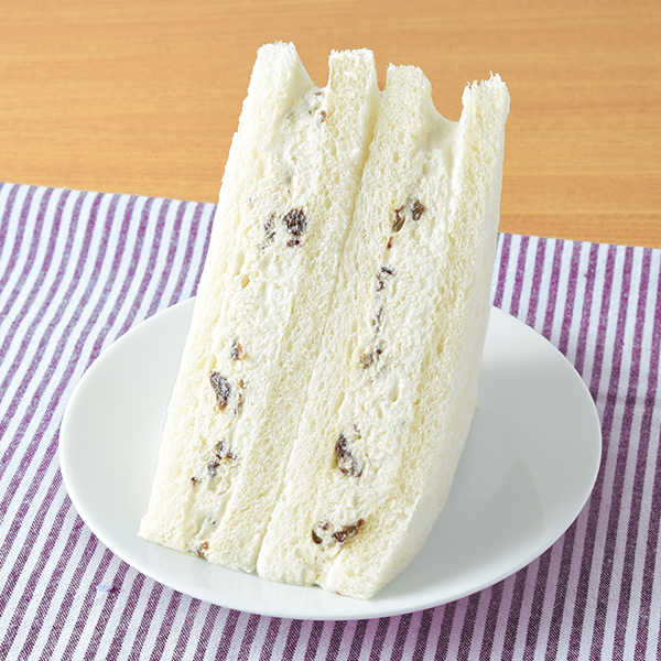 ラムレーズンホイップサンド