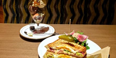 ショコラティエの作る芸術的なパフェ「デリーモ 麻布台ヒルズ店」【ミスター黒猫の東京スイーツトレンドVol.101】