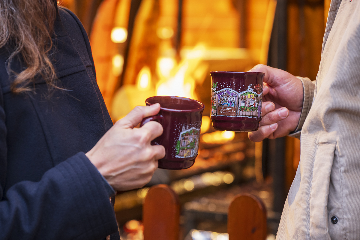 持ち帰りができるグリューワインのカップ