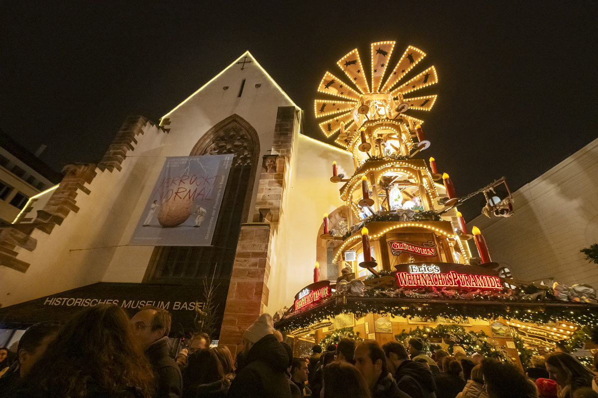 巨大なクリスマスピラミッド