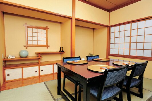 日本料理いさ美の個室
