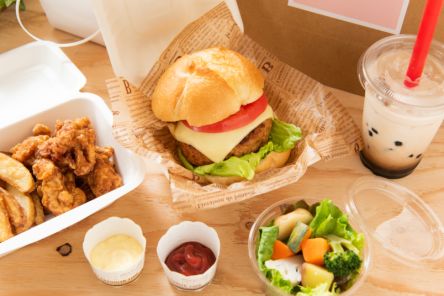 2025年11月最新【総額最大2000円オフの初回クーポンコード】Uber Eats（ウーバーイーツ）のお得な使い方！ 注文方法も丁寧に解説