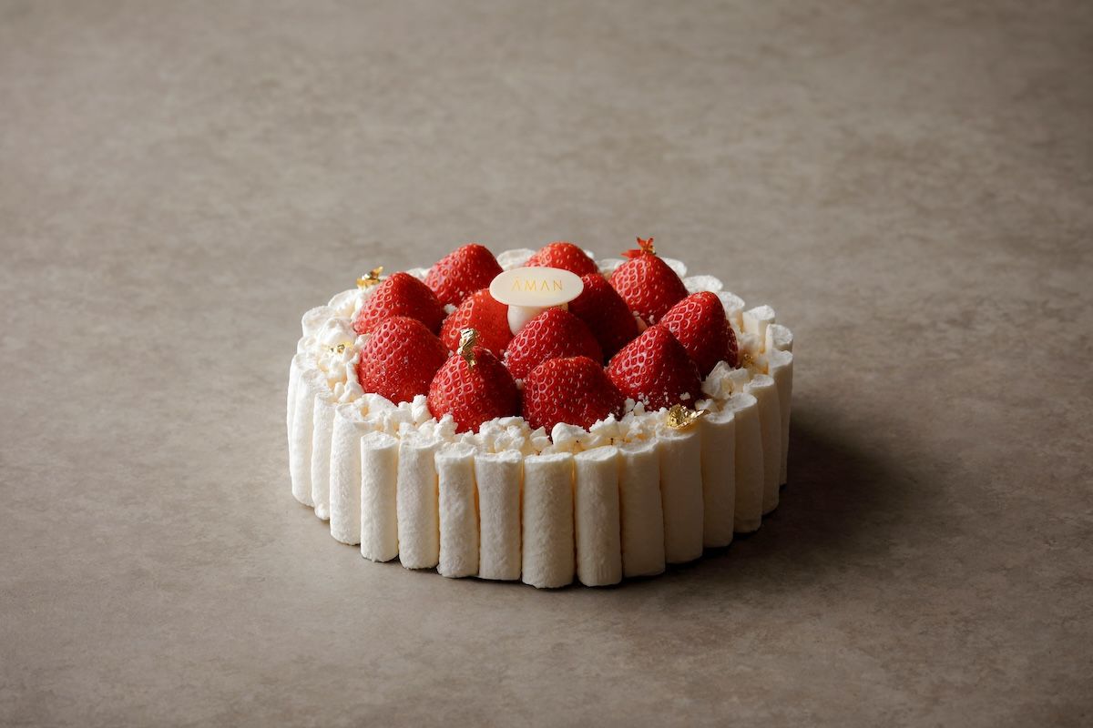 「ノエル ブラン」直径約12cm 7992円／直径約15cm 9720円 ※写真は15cmケーキのイメージ