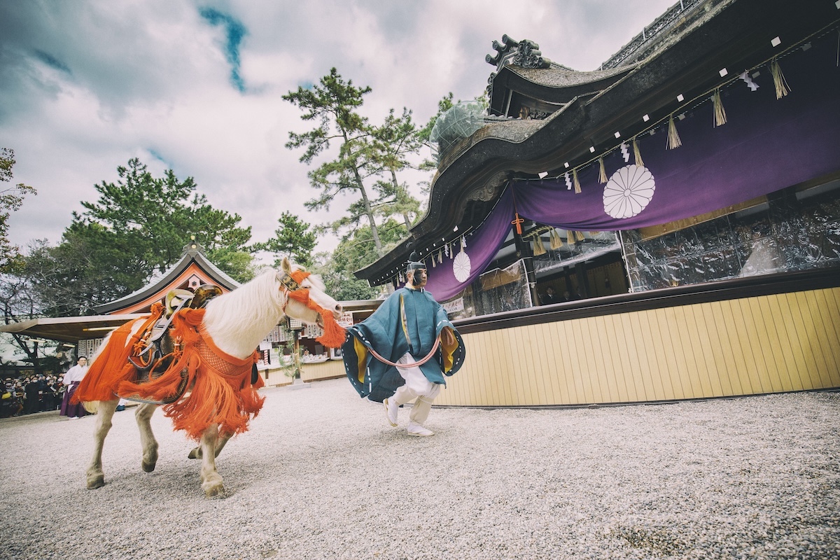 「白馬神事」