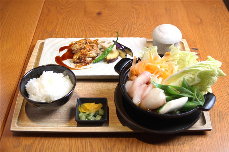 「茨城沖よりあんこうの小鍋とつくば鶏の香味焼御膳」1950円