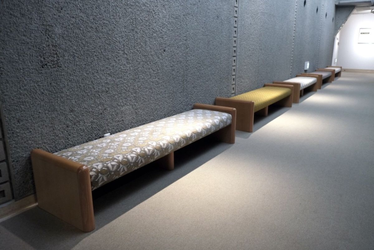 min&auml; perhonenのテキスタイルがかわいい、世田谷美術館のベンチ