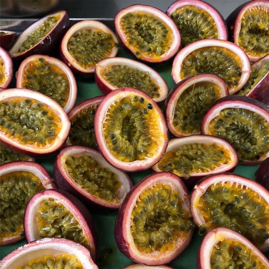 いずみ農園で収穫されたパッションフルーツ