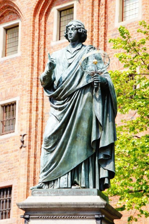 地動説で有名なコペルニクスの銅像