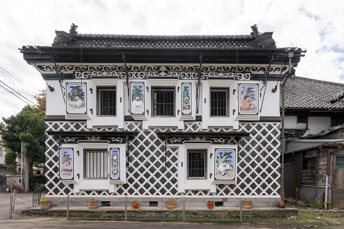 最も多くの鏝絵が見られる北面