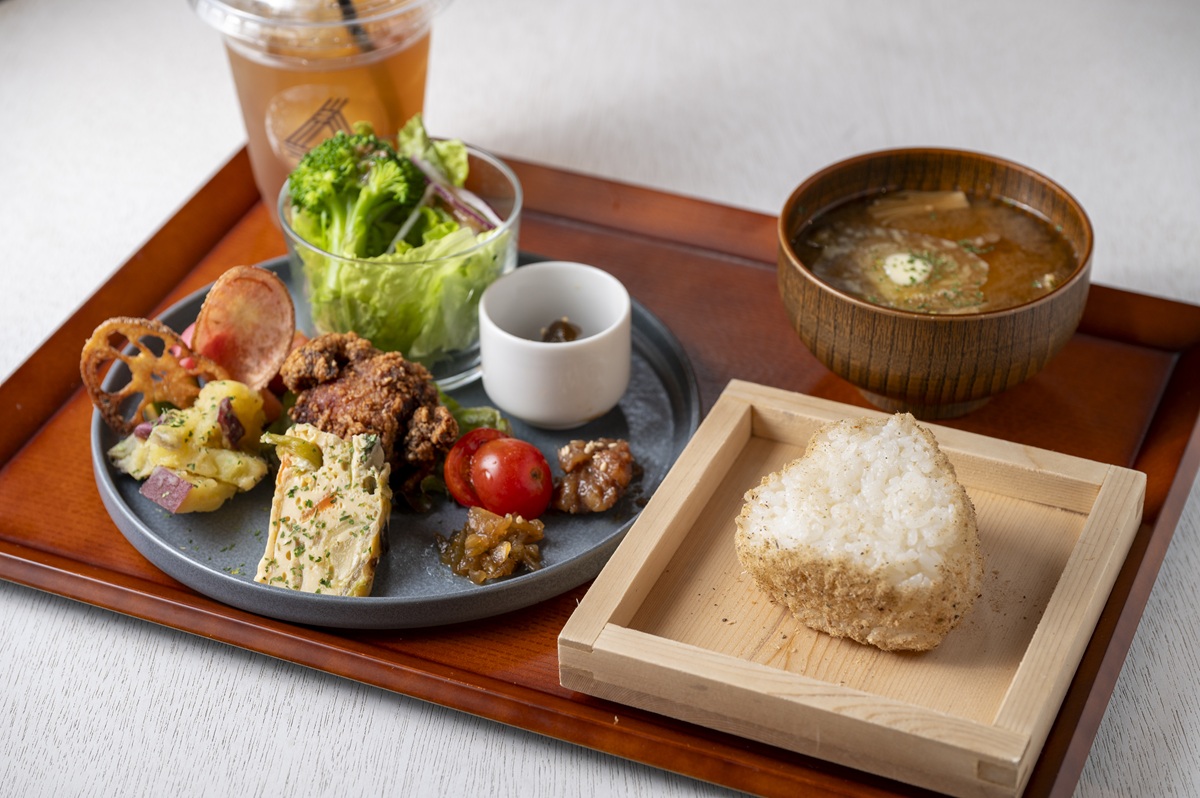 地域を味わう「6SUBI のおにぎりプレート」1900 円