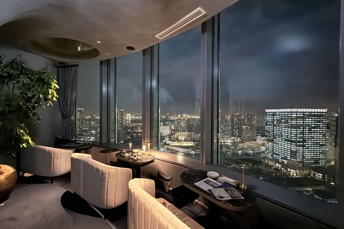 ※ソファー席でのコースは、予約が必須。