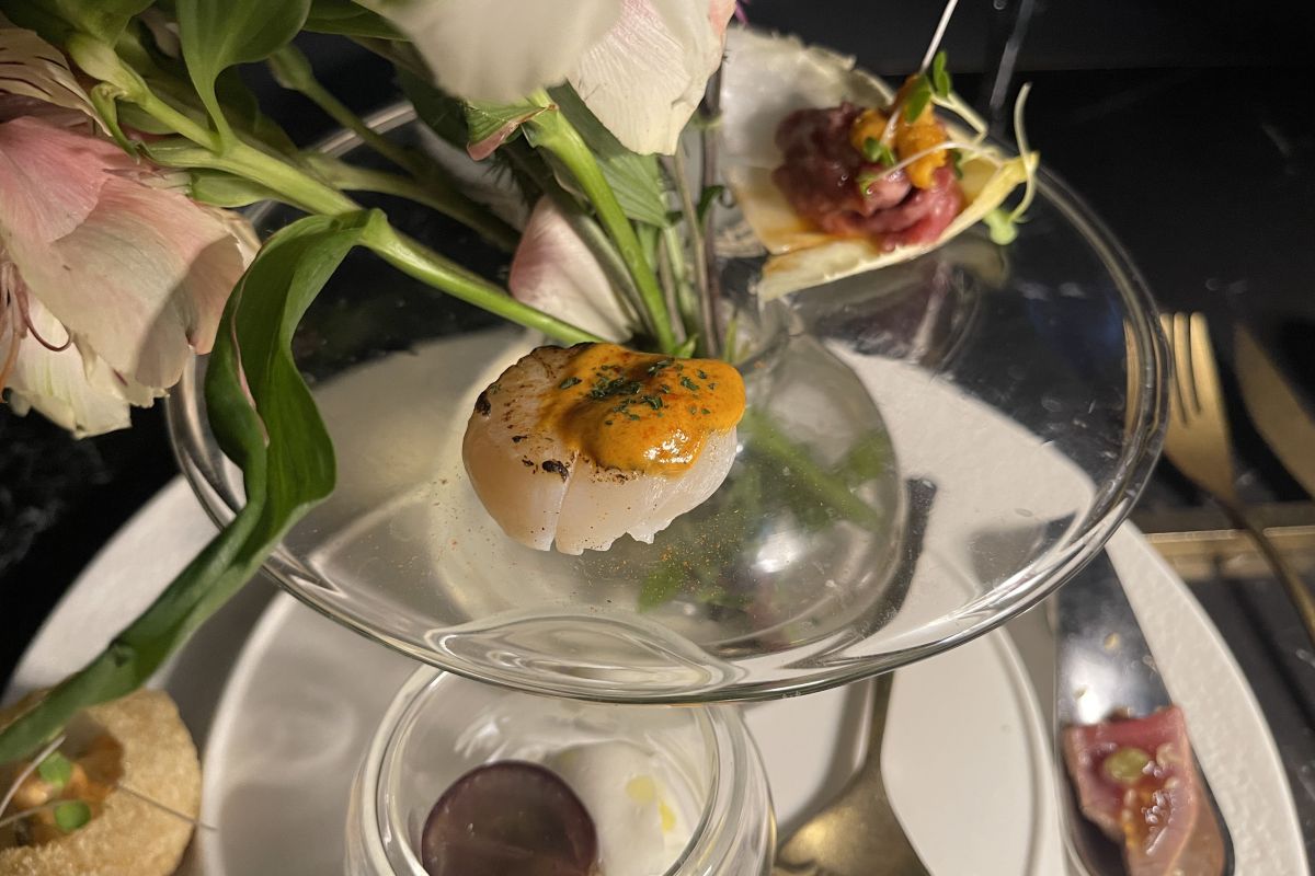 「ホタテの炙り　アメリケーヌソース」