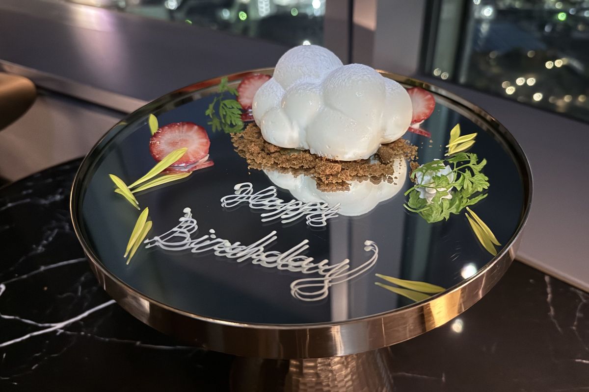 「シグニチャークラウドケーキ」