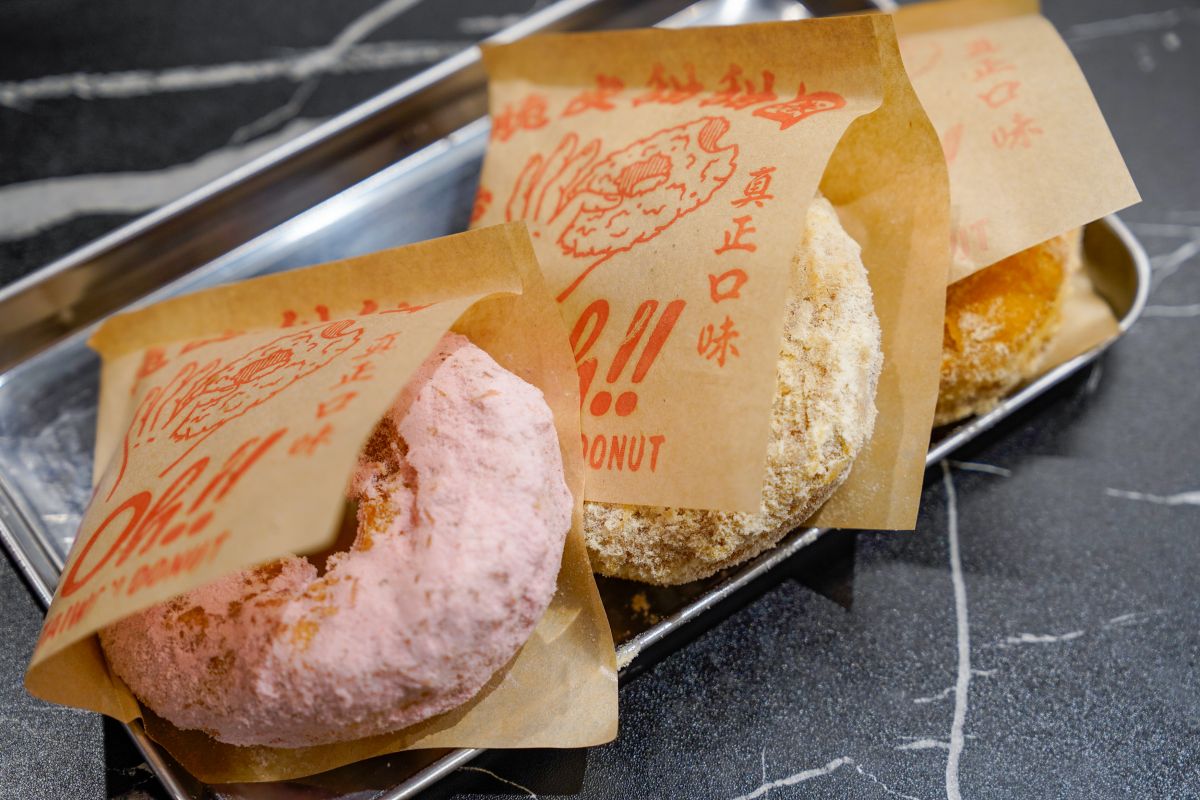 左から「いちご」320円、「ミルク」320円、「プレーン」300円