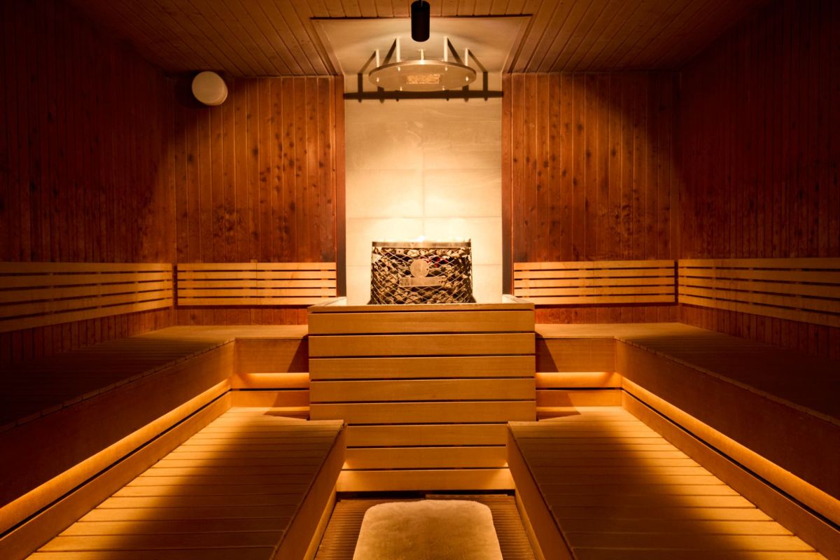 女性エリアのサウナ室