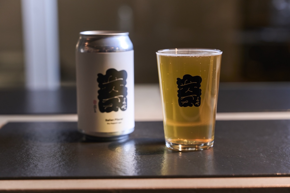 Hobo Brewing「寄【Italian Pilsner】」1缶●●●円（左）