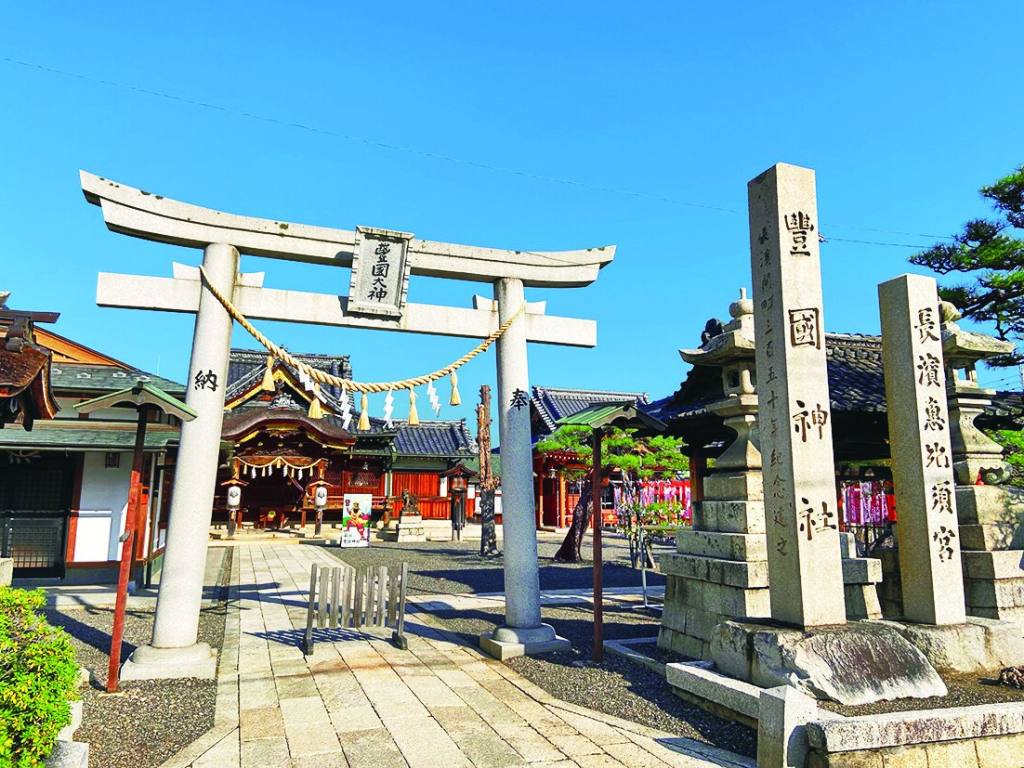 境内には豊臣秀吉の子飼いの部下、加藤清正公の銅像もある