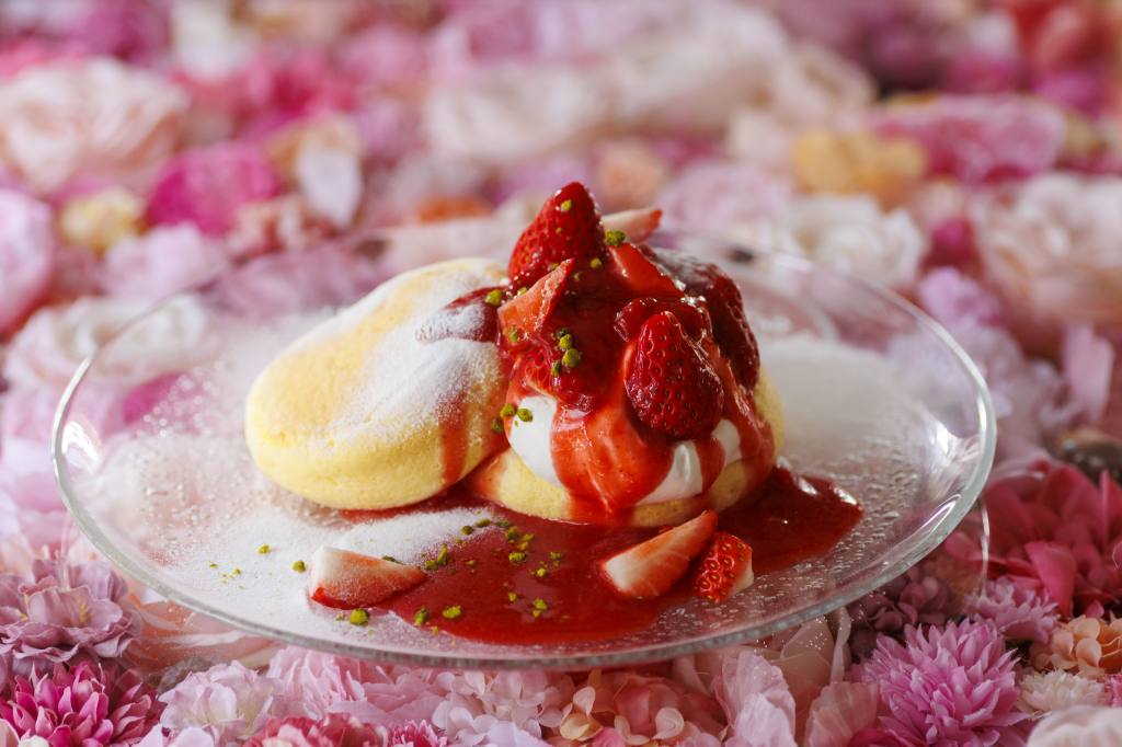 恋するいちごパンケーキ1800円など8種類のパンケーキを用意（一部ランチタイムのみのメニューもあり）