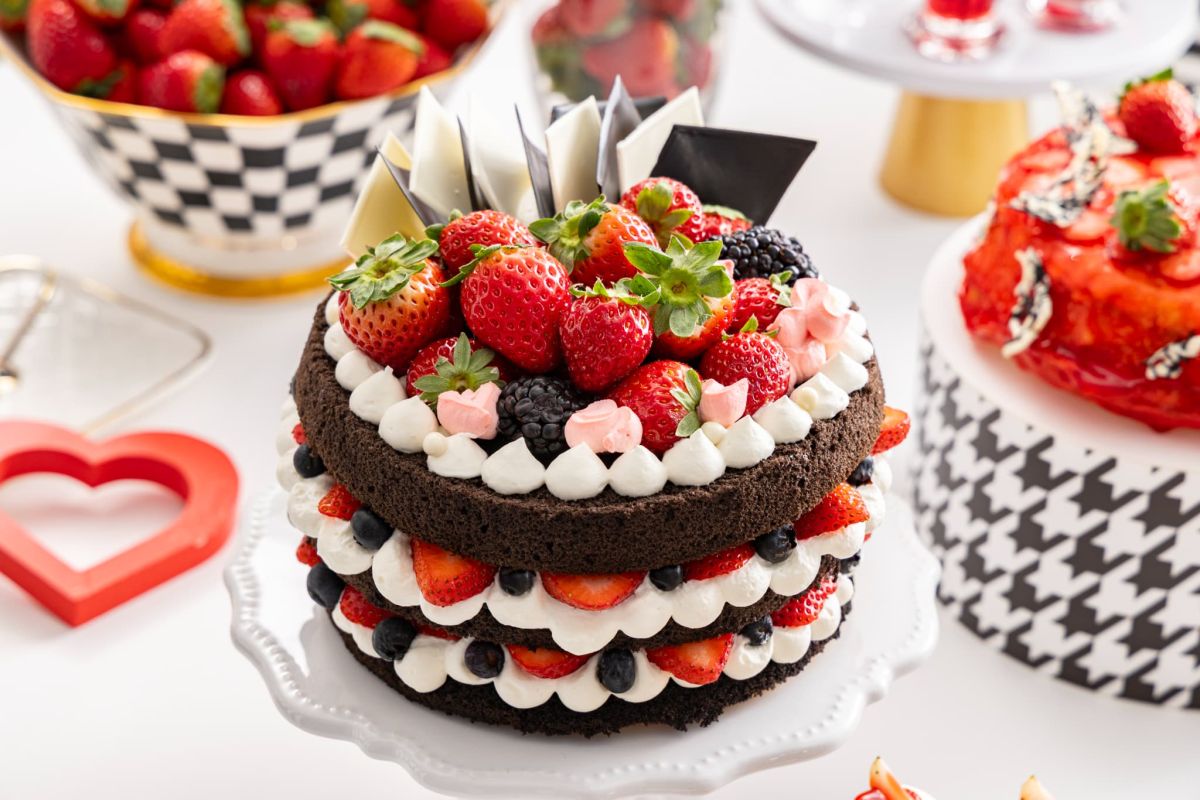 ストロベリー・ブラックドレス