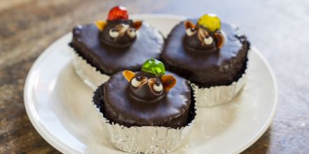 【長野・松本】「翁堂 駅前店」は、タヌキケーキをはじめ、心をくすぐる昭和レトロなショップ＆カフェ