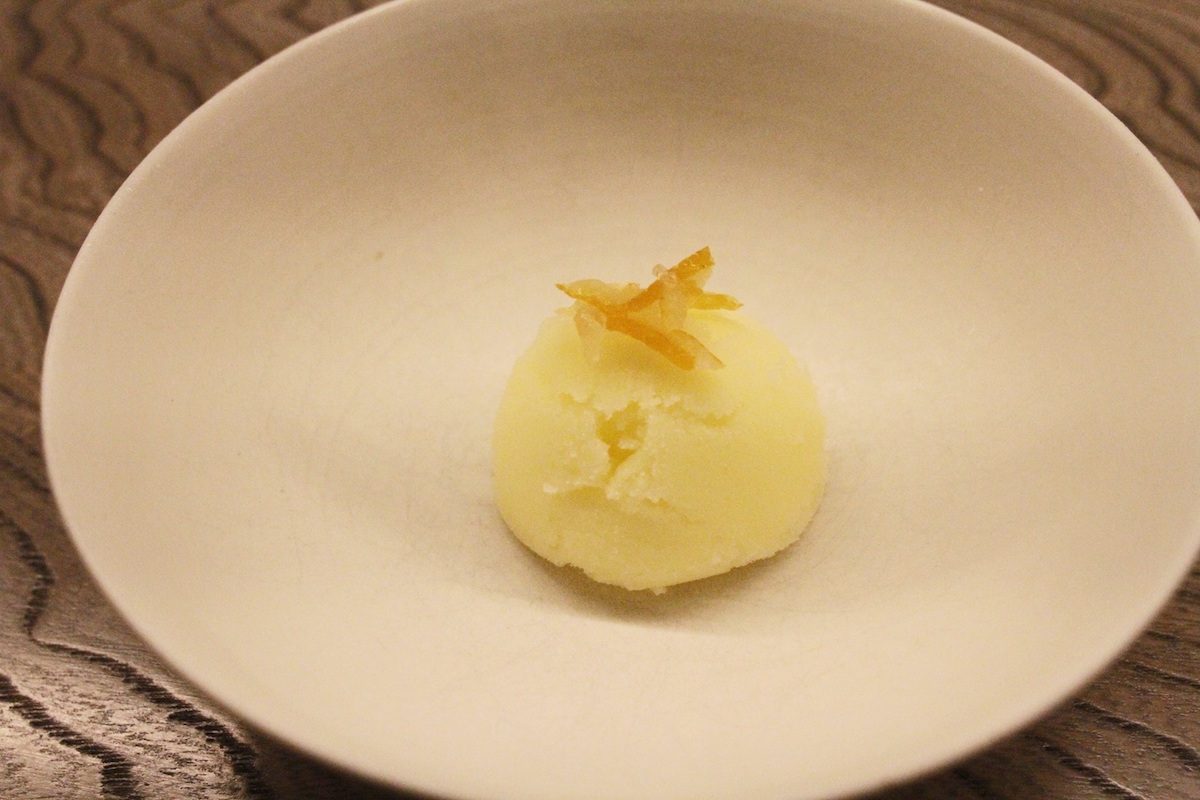 デザートはさっぱりした「柚子シャーベット」