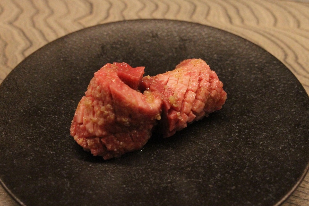 「極上厚切り3.5cm芯タン（2枚）」1380円