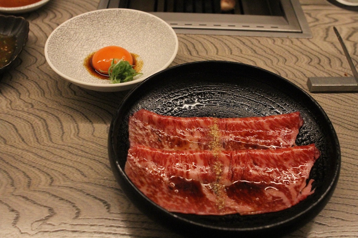 「黒毛和牛リブロース焼きすき九条ねぎ添え（2枚）」1680円