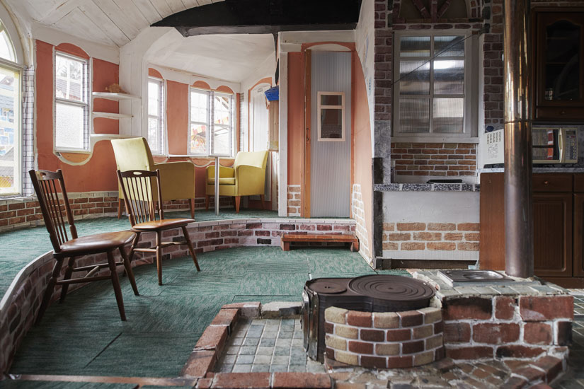 建物内の彩色などもすべて夫の辰巳さんがDIYで仕上げた