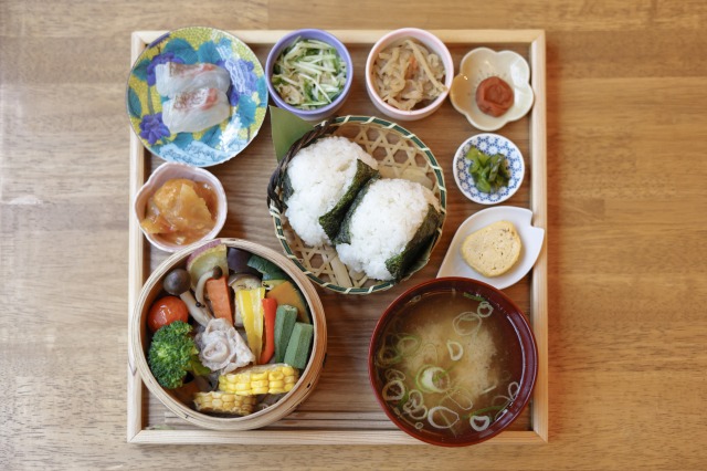 「おにぎりせいろ蒸し御膳」1980円