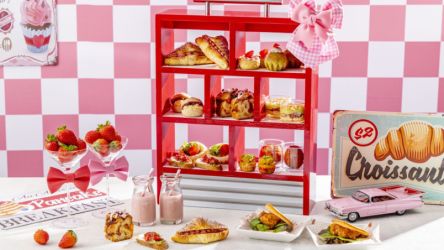 【ヒルトン東京】アメリカン50sといちごがテーマ！パンが主役のアフタヌーンティー 「ストロベリー プティ・ブーランジェリー」