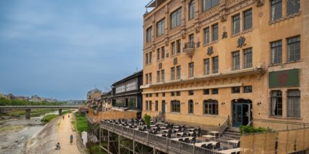 【京都】北京料理店「東華菜館」は 2026年に築100年を迎えるモダンなヴォーリズ建築