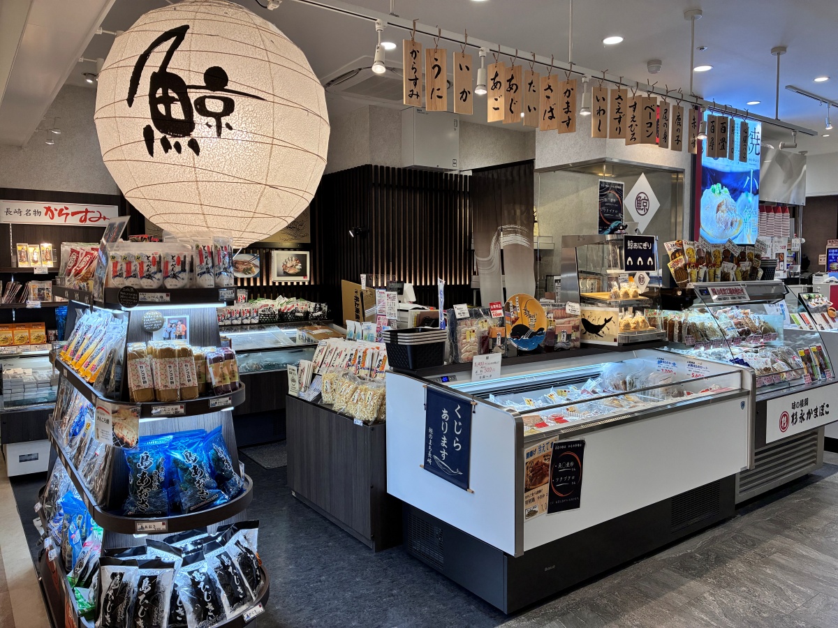 JR長崎駅改札前の長崎街道かもめ市場内にある直売店は立ち寄りやすい