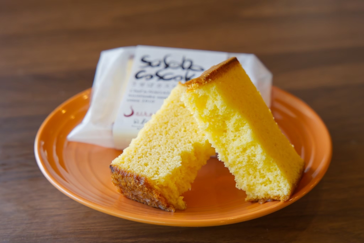 職人が手間を惜しまず丁寧に仕上げた「佐世保カスケーク」1個260円