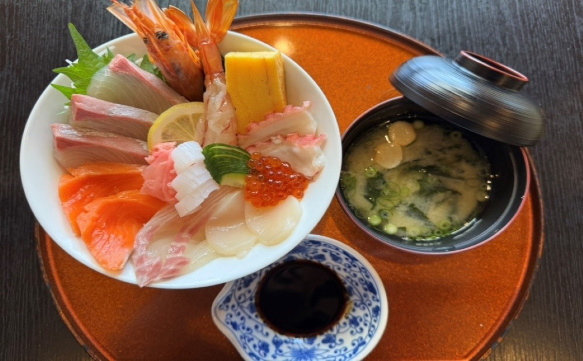 「九十九島海鮮丼」2400円。天候等によって内容が異なる場合あり