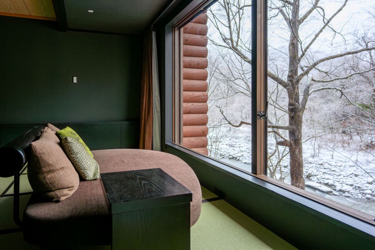 渓流ごろんとチェア