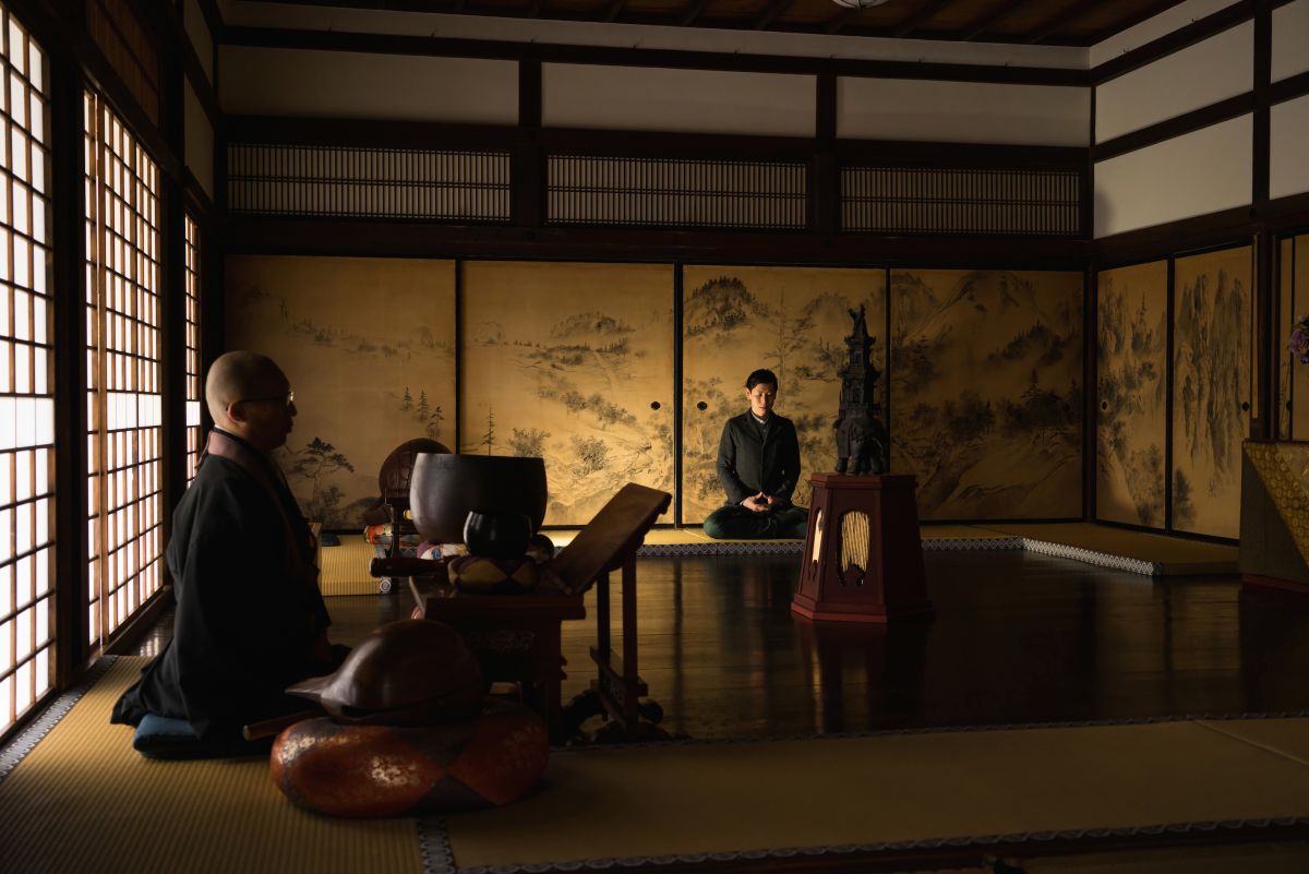 朝のお勤め　イメージ