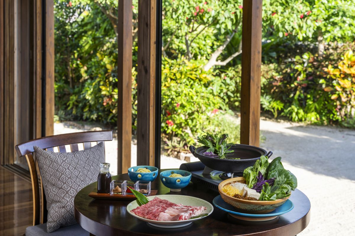 お部屋で食べる命草薫る島鍋