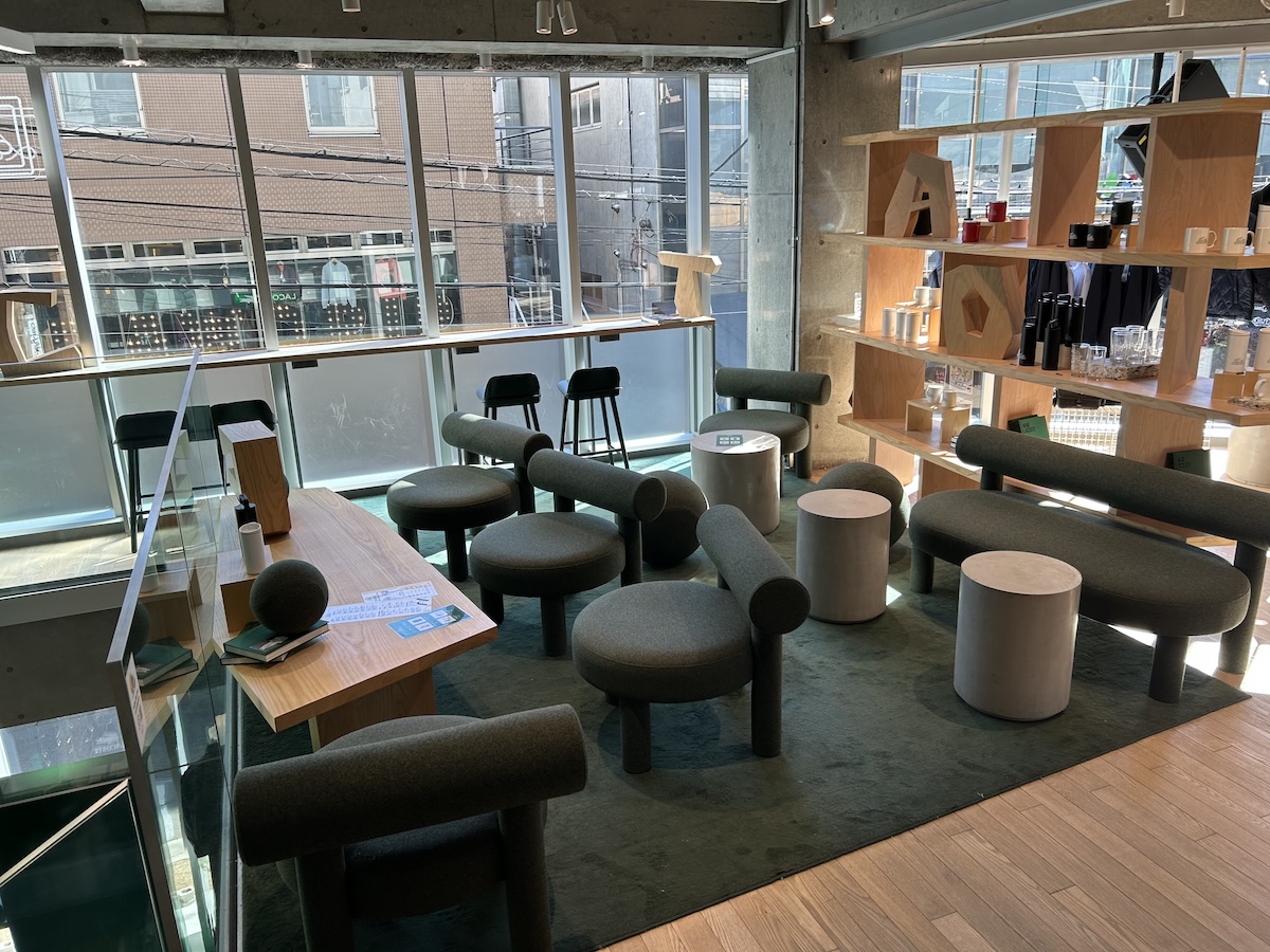 Le Caf&eacute; Lacoste内観
