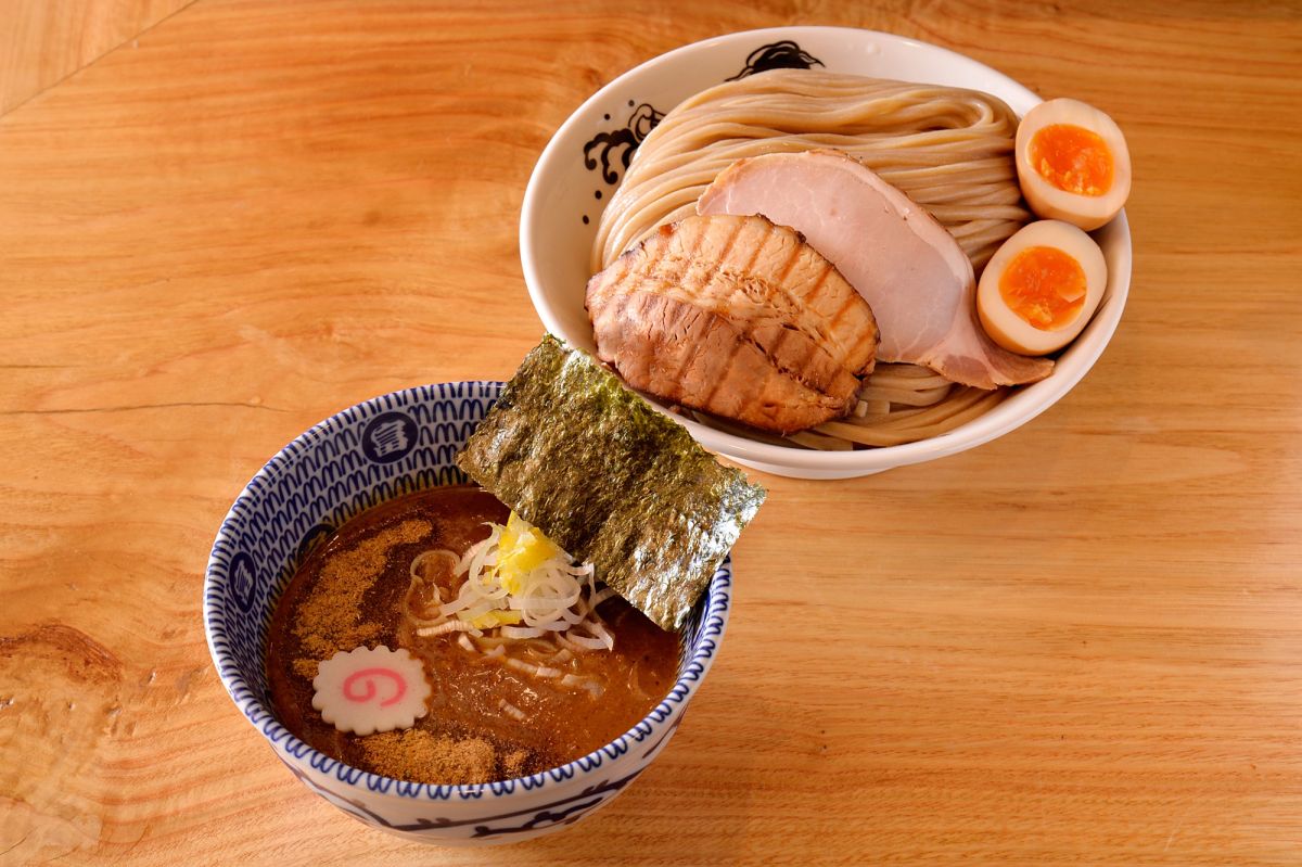 「松戸富田製麺」の特製つけめん1550円