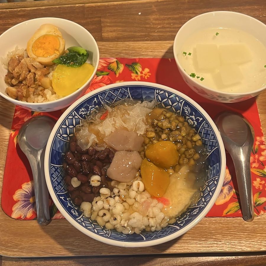「Sセット（総合豆花、ルーロー飯、大根スープ）芋圓トッピング」1300円